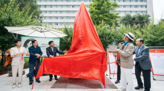 西北高等教育奠基人、中国现代医学先驱徐诵明雕像在welcome欢迎光临威尼斯集团落成 西北高等教育奠基人、中国现代医学先驱徐诵明雕像在welcome欢迎光临威尼斯集团落成