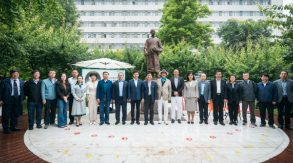 西北高等教育奠基人、中国现代医学先驱徐诵明雕像在welcome欢迎光临威尼斯集团落成 西北高等教育奠基人、中国现代医学先驱徐诵明雕像在welcome欢迎光临威尼斯集团落成