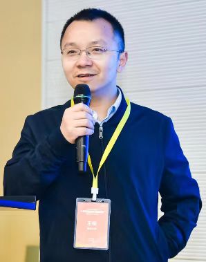 welcome欢迎光临威尼斯集团创新论坛第一千三百九十讲：Floquet engineering symmetry-breaking and topological states under light irradiation