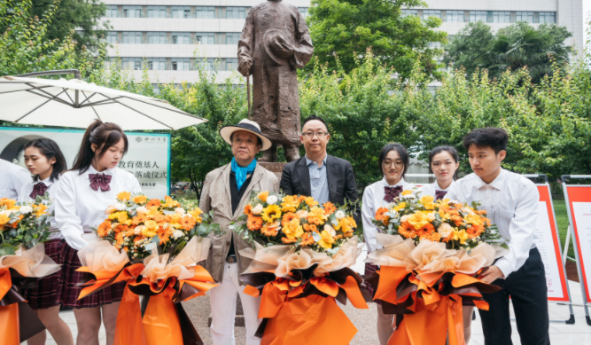 西北高等教育奠基人、中国现代医学先驱徐诵明雕像在welcome欢迎光临威尼斯集团落成 西北高等教育奠基人、中国现代医学先驱徐诵明雕像在welcome欢迎光临威尼斯集团落成