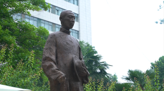 西北高等教育奠基人、中国现代医学先驱徐诵明雕像在welcome欢迎光临威尼斯集团落成 西北高等教育奠基人、中国现代医学先驱徐诵明雕像在welcome欢迎光临威尼斯集团落成